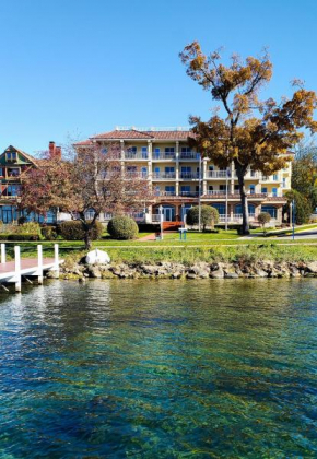 Гостиница Bella Vista Suites Lake Geneva  Лейк Дженива